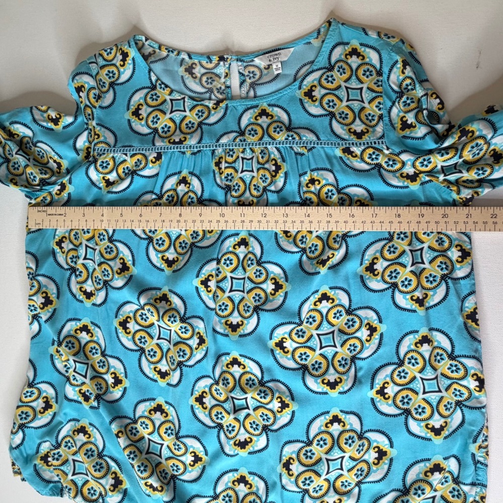 Crown & Ivy Floral Medallion Print Blouse Medium Blue Multi Peasant Boho Coastal - Picture 9 of 9